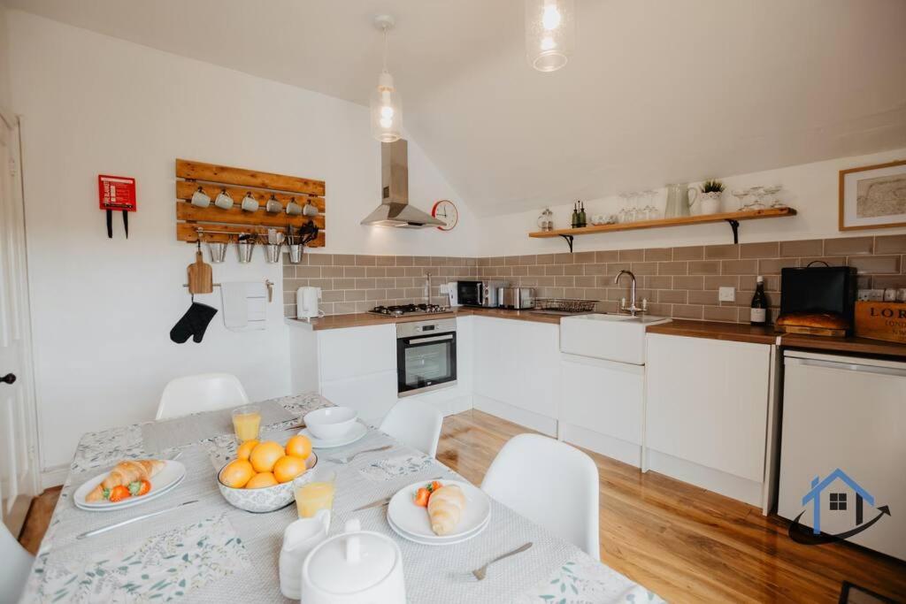 Indigo Snug - Gorgeous 2 Bed Flat In The Heart Of โครเมอร์ ภายนอก รูปภาพ